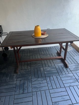 Mesa de madera exterior extensible y sillas