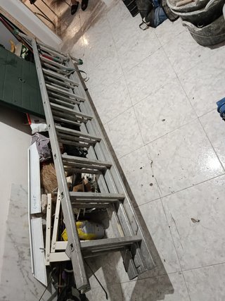 Escalera de aluminio grande