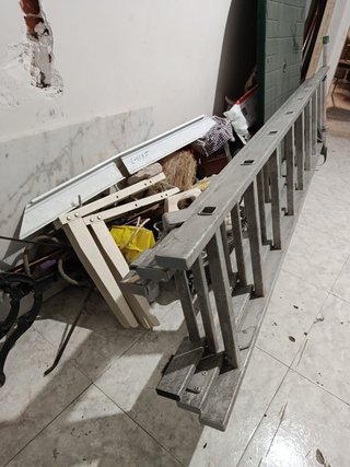 Escalera de aluminio grande