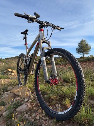 Bicicleta de Montaña Doble Suspensión