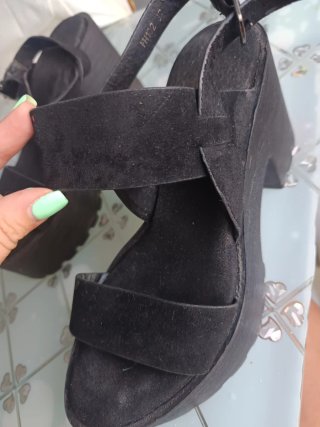 Zapatos de tacón negros, una sola puesta