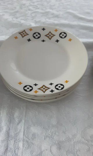 Set 18 piatti in ceramica decorati