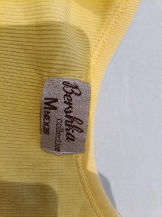 Top amarillo Bershka talla M
