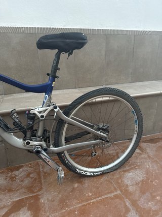 Bicicleta de montaña Giant azul