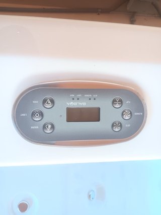 Jacuzzi spa blanco acrílico