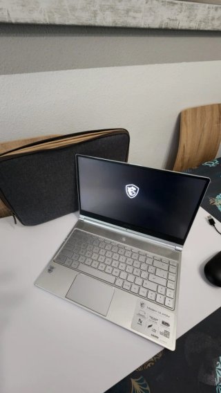 MSI Modern 14 + Funda + Mouse