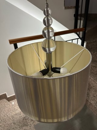 Lámpara de mesa cristal y tela plateada