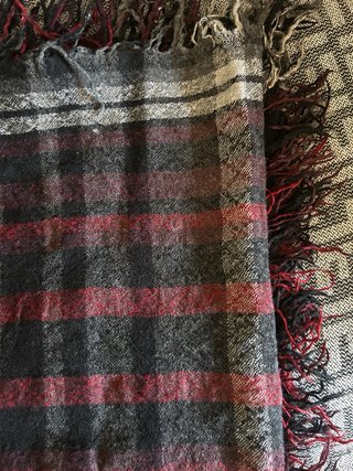 Pashmina Gucci a quadri rossa e nera