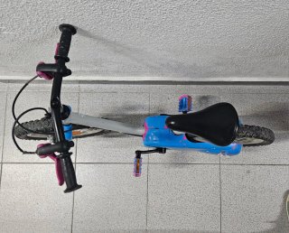 Bicicleta infantil BTWIN azul y rosa