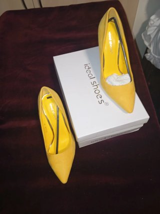 Zapatos tacón aguja amarillos Ideal Shoes