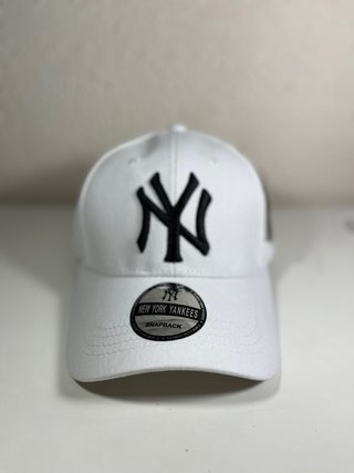 Gorra New York Yankees Negra y Blanca para vestir