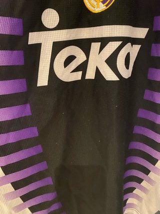 Camiseta Kelme Hombre Negra y Morada