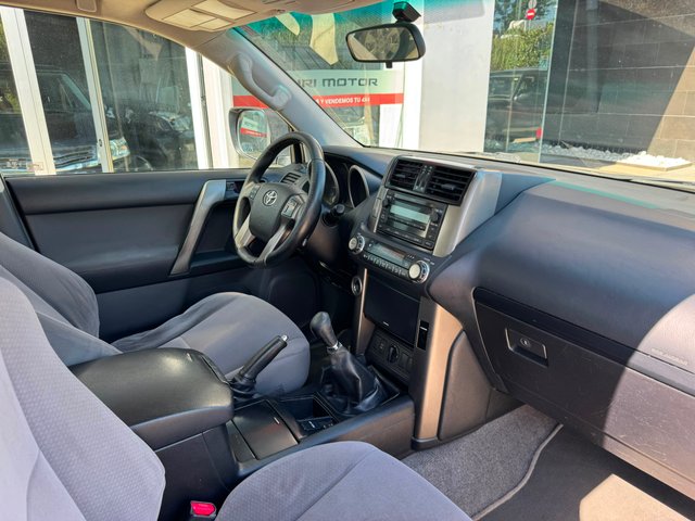 TOYOTA Land Cruiser 3.0 D4D VX