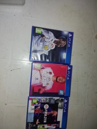 Lote 3 Giochi FIFA PS4: 18, 20, 21