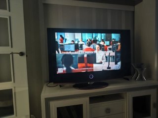 Televisión LG Negra y Plateada