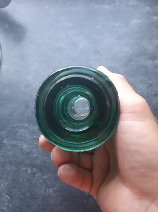 Aislante de cristal verde