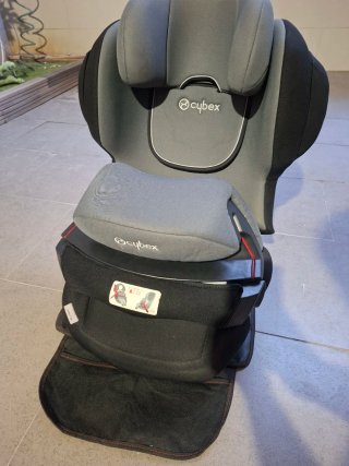 Silla de coche Cybex con isofix y protector