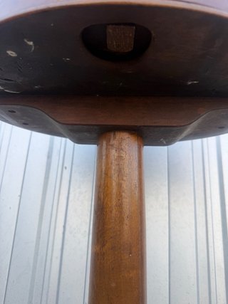 Mesa auxiliar antigua francesa nogal con cajón