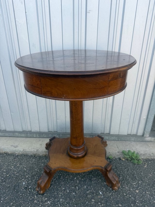 Mesa auxiliar antigua francesa nogal con cajón