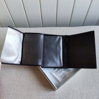 Billetera de piel marrón