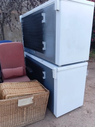 Arcón congelador blanco 1- 120€ Los 2- 200€