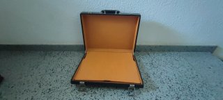 Maletín negro rigido  vintage (1985-90)