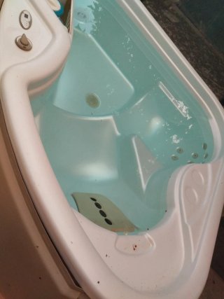 Bañera Hidromasaje Beige y Blanca