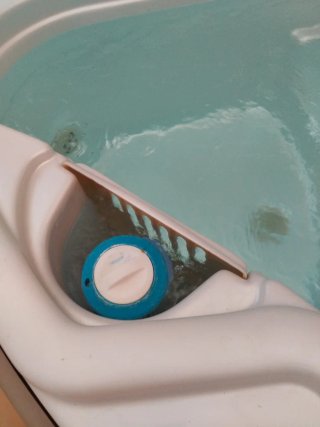 Bañera Hidromasaje Beige y Blanca