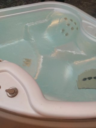 Bañera Hidromasaje Beige y Blanca