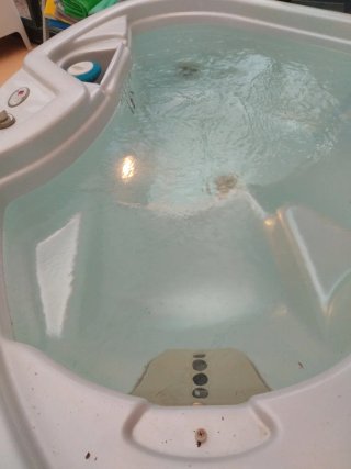 Bañera Hidromasaje Beige y Blanca