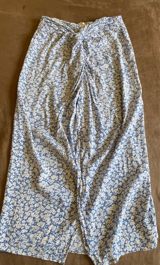 Falda Mango larga floral azul y blanca