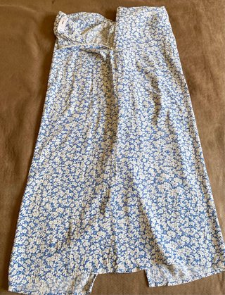 Falda Mango larga floral azul y blanca
