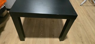 Mesa auxiliar de madera negra