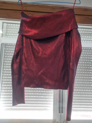 Top Zara Rojo Metálico Hombros Descubiertos