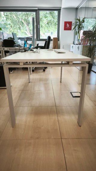 LIQUIDACION Mesa de oficina moderna
