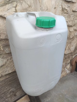Garrafas de plástico de 23 litros
