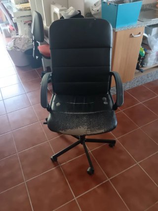 Silla de oficina negra