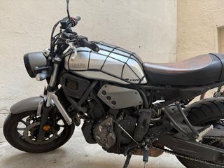 YAMAHA XSR700
