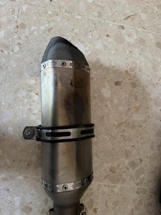 Escape completo con silencioso Akrapovič