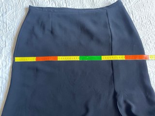 Falda midi negra