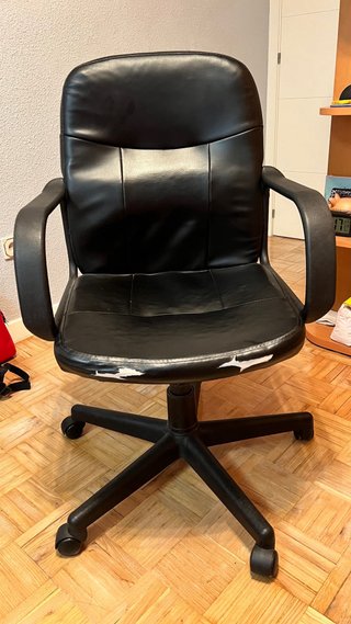 Silla de oficina ergonómica giratoria negra