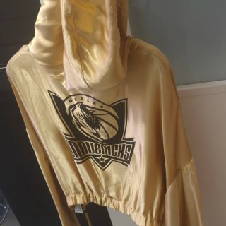 Chaqueta NBA dorada nueva