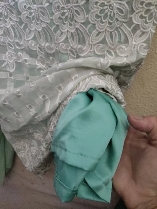 Vestido blanco y verde bordado
