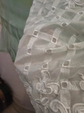 Vestido blanco y verde bordado