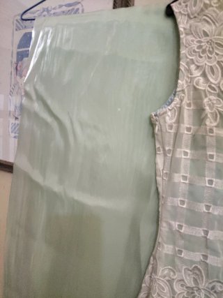 Vestido blanco y verde bordado