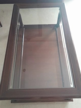 Mesa baja de madera y cristal