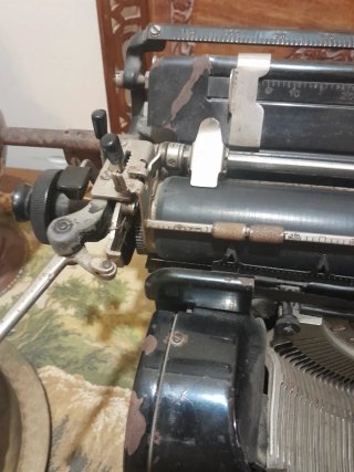 Máquina de escribir Olympia antigua