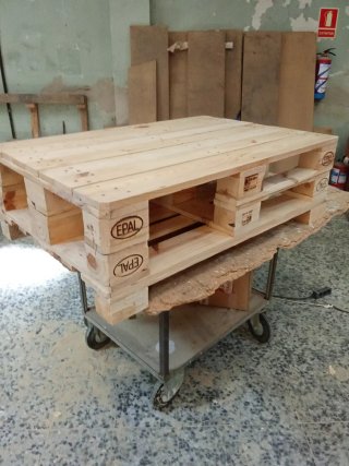 Mesa de centro de madera para salón