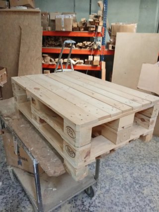 Mesa de centro de madera para salón