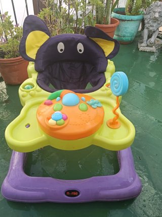 Taca taca infantil con diseño de elefante